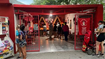 Incesante llegada de fieles al santuario del Gauchito Gil en la ciudad de La Banda