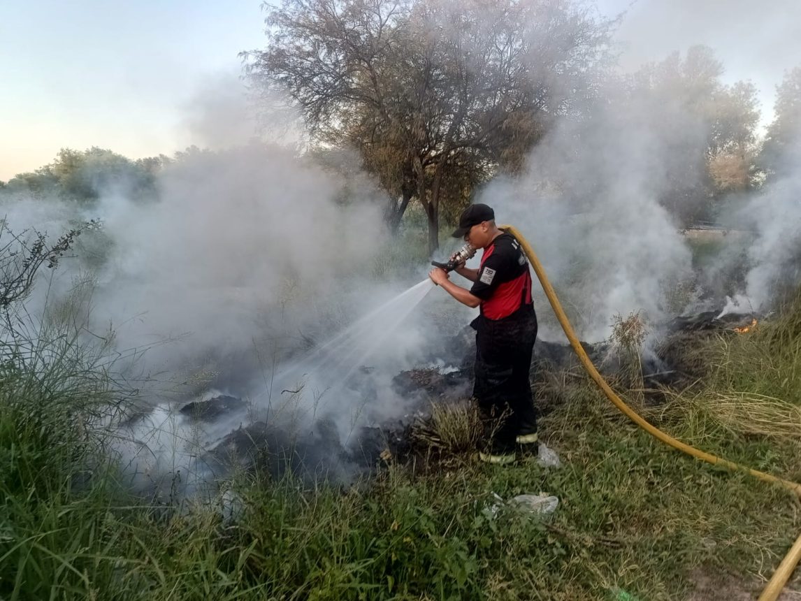 VIDEO: Garita policial casi es consumida por un incendio en El Zanjón
