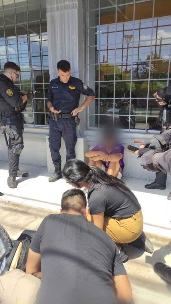 Detienen a un hombre por tenencia de estupefacientes que se paseaba por Avenida Colón