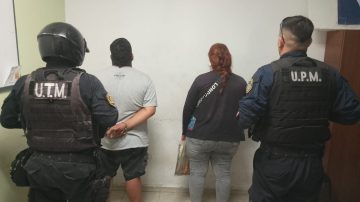 Una pareja de delincuentes fue detenida tras el robo de una motocicleta en zona norte
