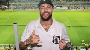 Neymar llegó a Brasil: Fanáticos del Santos lo esperan con megacelegración