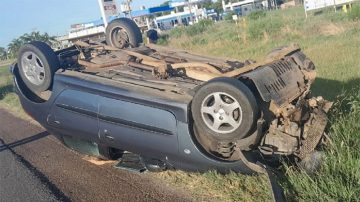 Una pareja cordobesa sufrió heridas tras volcar en la ruta 9