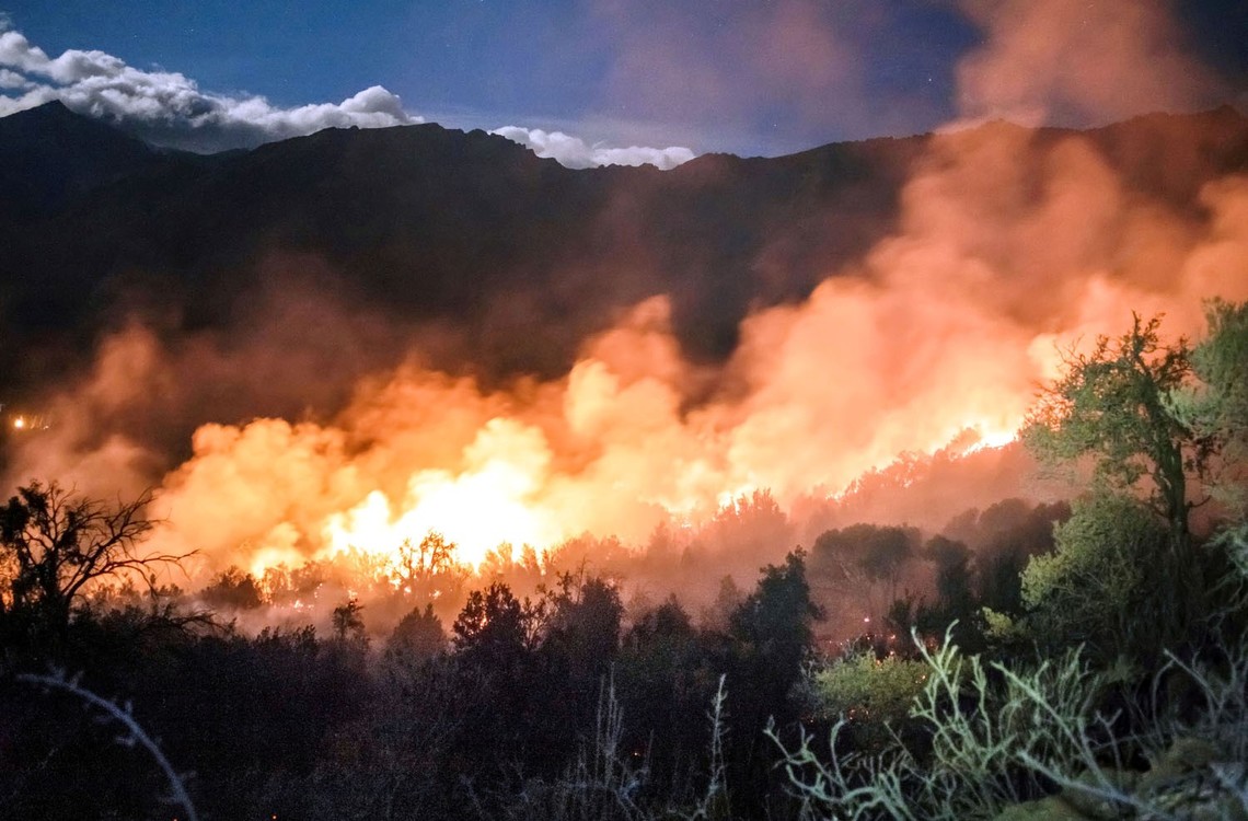 Arde El Bolsón: El fuego consumió más de 1600 hectáreas y evacuaron a vecinos y turistas