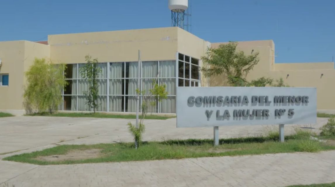 Una nena de 13 años le pidió ayuda a la Policía luego de que un familiar le ofreciera $3000 para besarla