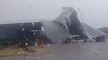 Susto en Colonia El Simbolar: la tormenta destruyó un galpón y los empleados se salvaron de milagro