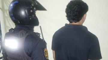 Ejemplar: un hombre llevó a la comisaría a su hijo de 20 para entregarlo por haber asaltado a una mujer