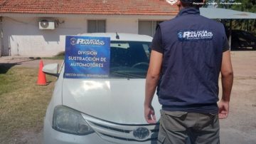 La policía recuperó un auto robado en pleno centro de la ciudad