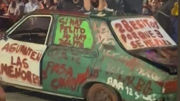 Escándalo en el carnaval de Lincoln: una carroza contenía varios mensajes incitando a la pedofilia