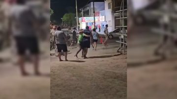VIDEO: violenta pelea entre vendedores terminó a machetazos en la Plaza Belgrano