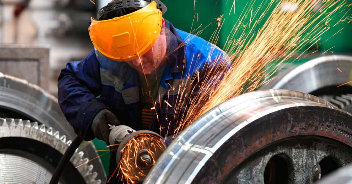 Los analistas creen que la economía crecerá en 2025, pero advierten que algunos sectores tendrán dificultades