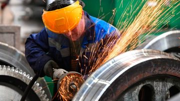 Los analistas creen que la economía crecerá en 2025, pero advierten que algunos sectores tendrán dificultades