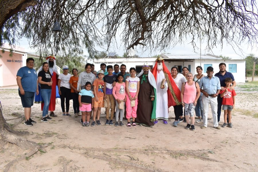 Los Reyes Magos continúan su recorrido por Fernández