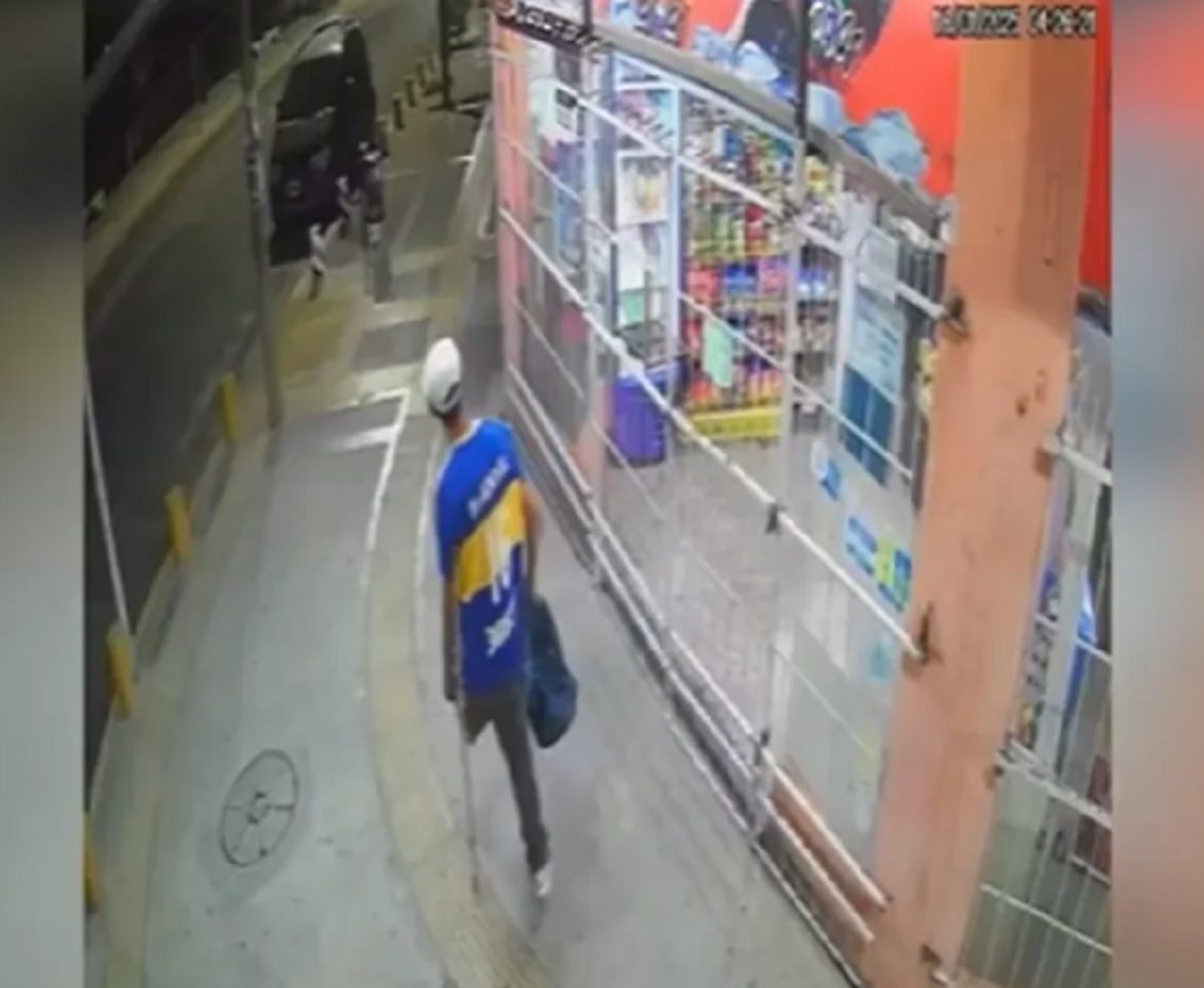 VIDEO | “Resorte” volvió al ataque: robó en un kiosco mientras el dueño dormía