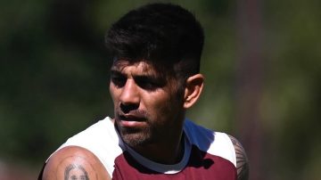 Papelón de Leandro Díaz: le “bajó” varios dientes a un defensor de Tigre y mandó al hospital a otro