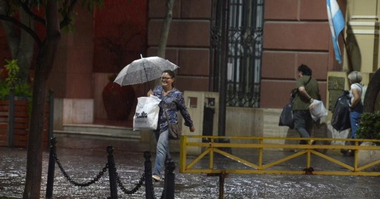 ¡A sacar los paraguas! Prevén tormentas para este domingo