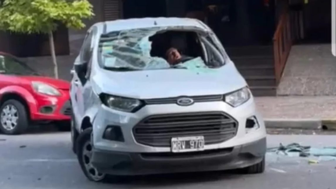 Chocó varios autos, volcó y se quedó dormido: el test de alcoholemia dio cero