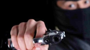 Motochorros golpearon salvajemente a un joven para sacarle $4.000