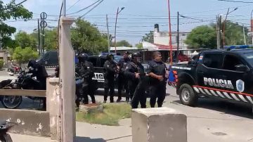 Un hombre ebrio a bordo de una camioneta chocó un poste, intentó huir y lo interceptó la Policía