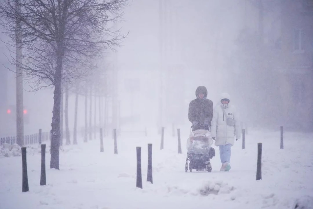 Tormenta de nieve paralizó el norte de Polonia: más de 32.000 hogares afectados