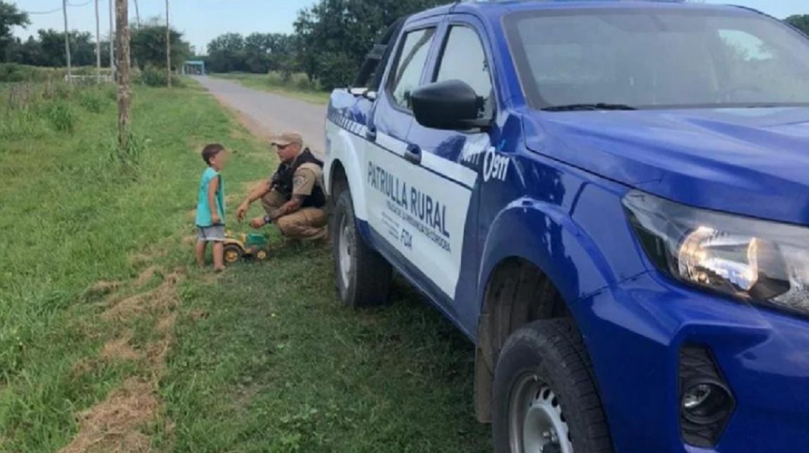 Conmoción por un niño de 2 años que apareció deambulando al costado de la ruta