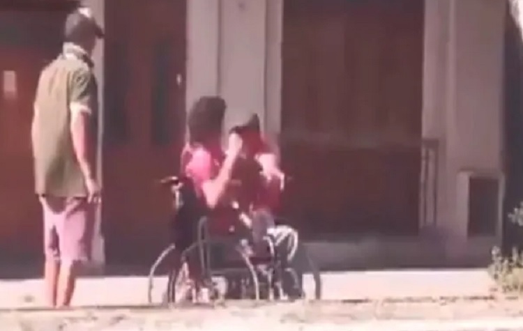 VIRAL | Dos hombres en silla de ruedas se pelearon a las trompadas en Tucumán