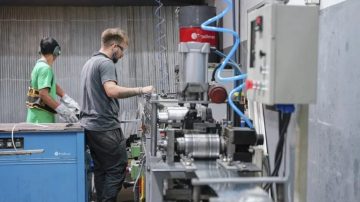 La industria pyme cayó un 9,8% en 2024