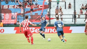 Racing Club remontó y venció 3-1 a Barracas Central en la primera fecha del Apertura