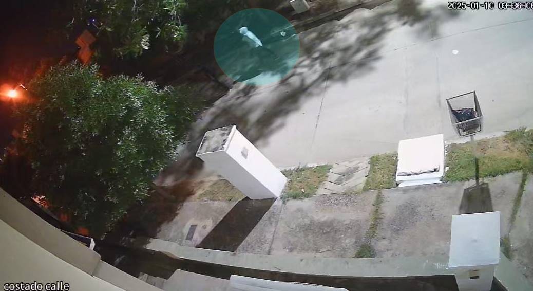 Alerta: delincuentes encapuchados y en auto atacan en la madrugada del barrio Lomas del Golf