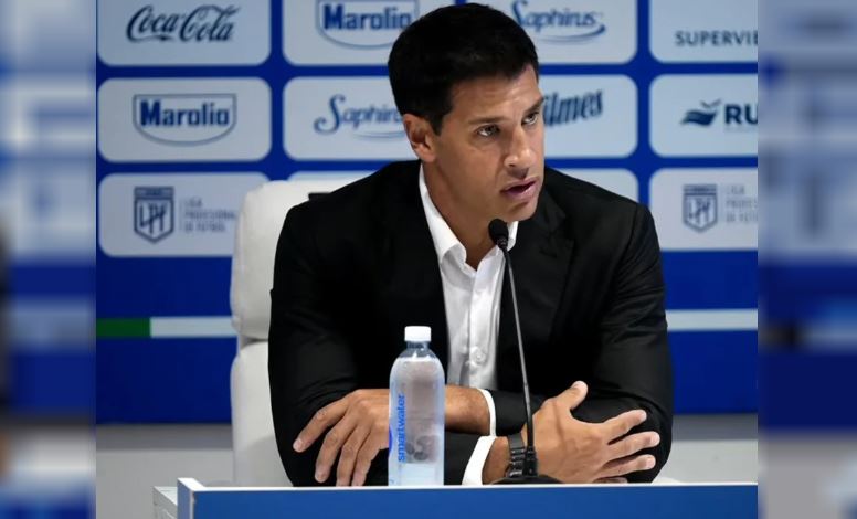 El campeón Vélez Sarsfield presentó a su nuevo DT, Sebastián Domínguez: qué dijo