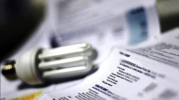 En febrero, la “motosierra” recortará los subsidios de luz y gas a 9,5 millones de hogares