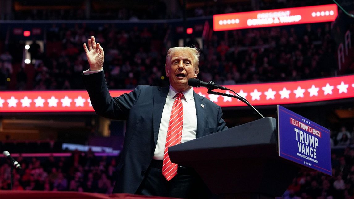Trump: “Vamos a detener la invasión de nuestras fronteras”