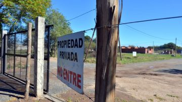 Villa Tranquila: contrató a una mujer para cuidar su terreno y cuando regresó se había instalado con toda su familia