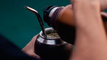 Con Milei, ni yerba de ayer secándose al sol: cayó el consumo de yerba mate en 2024 al nivel más bajo desde 2020
