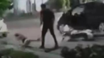 Encontró a su hija andando en moto sin casco y se la quitó a los golpes: “Prefiero pegarle una piña antes que se mate”