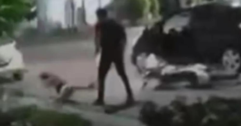 Encontró a su hija andando en moto sin casco y se la quitó a los golpes: “Prefiero pegarle una piña antes que se mate”