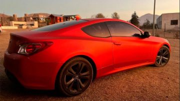 En tiempo récord, la policía encontró el auto de alta gama robado en el shopping