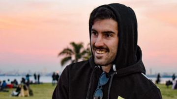 Imágenes sensibles: el momento en el que el argentino se lanza desde el acantilado antes de morir