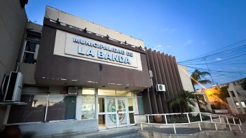 Armado con un revólver esperaba que salga su expareja de la Municipalidad de La Banda