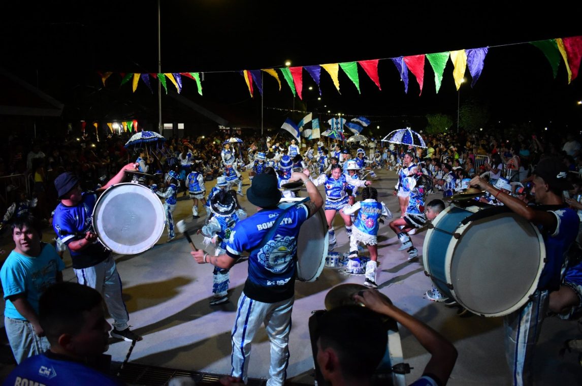 FOTOS: Se realizaron los corsos barriales con gran participación de vecinos santiagueños