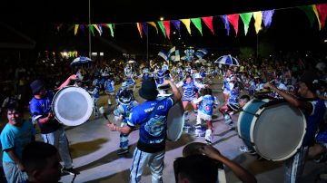 FOTOS: Se realizaron los corsos barriales con gran participación de vecinos santiagueños