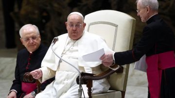 El papa Francisco tuvo otra “noche tranquila” y descansa en el hospital