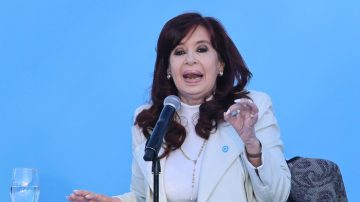 Cristina acusó a Milei de perseguirla judicialmente: “Sos igual de casta que Macri”
