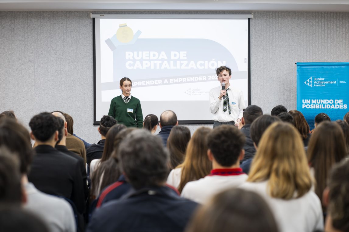 Emprendimiento en el aula: Un programa ofrece becas y coordinación a estudiantes