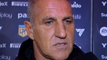 Raúl Cascini explotó tras la derrota ante Racing: “Cada vez que venimos a esta cancha nos roban”