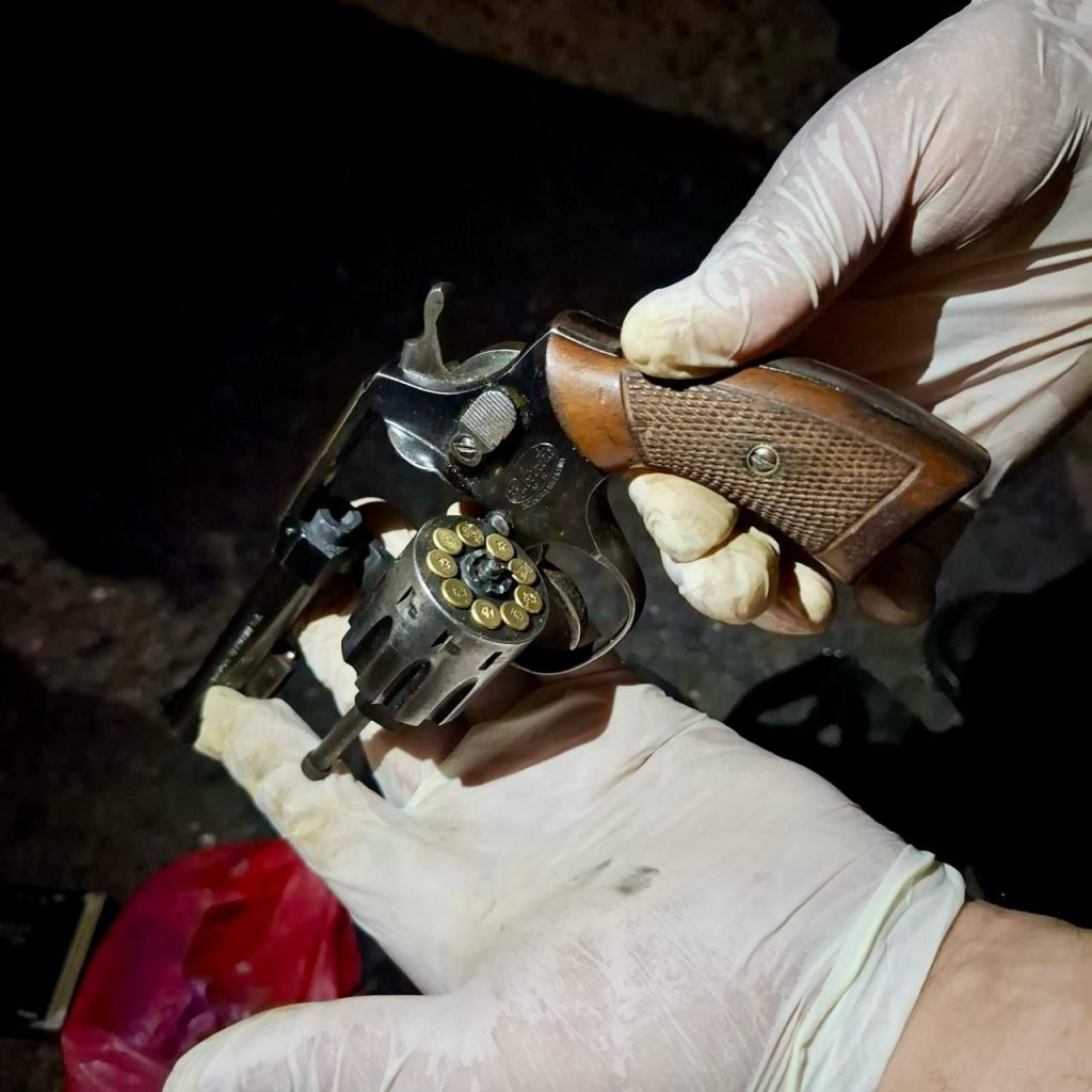 FOTOS: Viajaba con un arsenal en el baúl y fue interceptado por Gendarmería