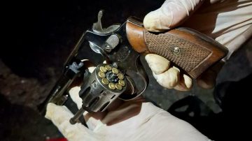 FOTOS: Viajaba con un arsenal en el baúl y fue interceptado por Gendarmería