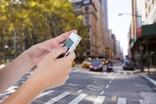 Cómo funciona la nueva estafa por Bluetooth que preocupa a los usuarios de celulares