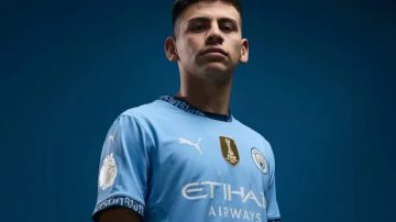 Un “Diablito” azul: Claudio Echeverri fue presentado por el Manchester City