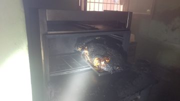 Olvidó un jamón en el horno y casi desata una tragedia