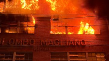 VIDEO: Un galpón colapsó y se derrumbó por voraz incendio